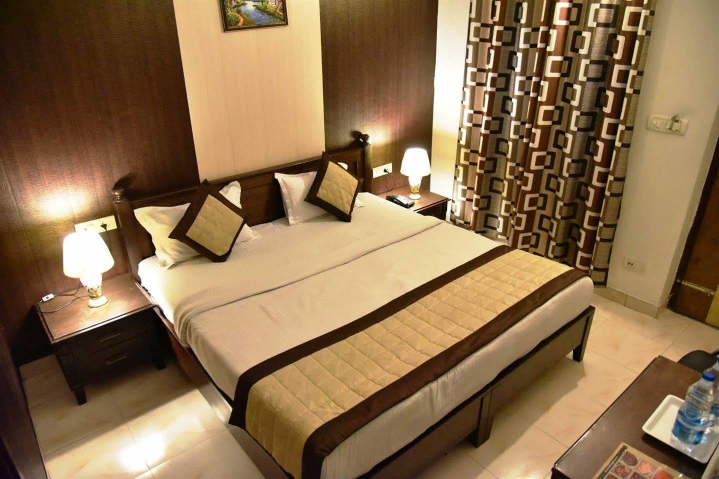 Hotel Hk Continental Amritsar Luaran gambar