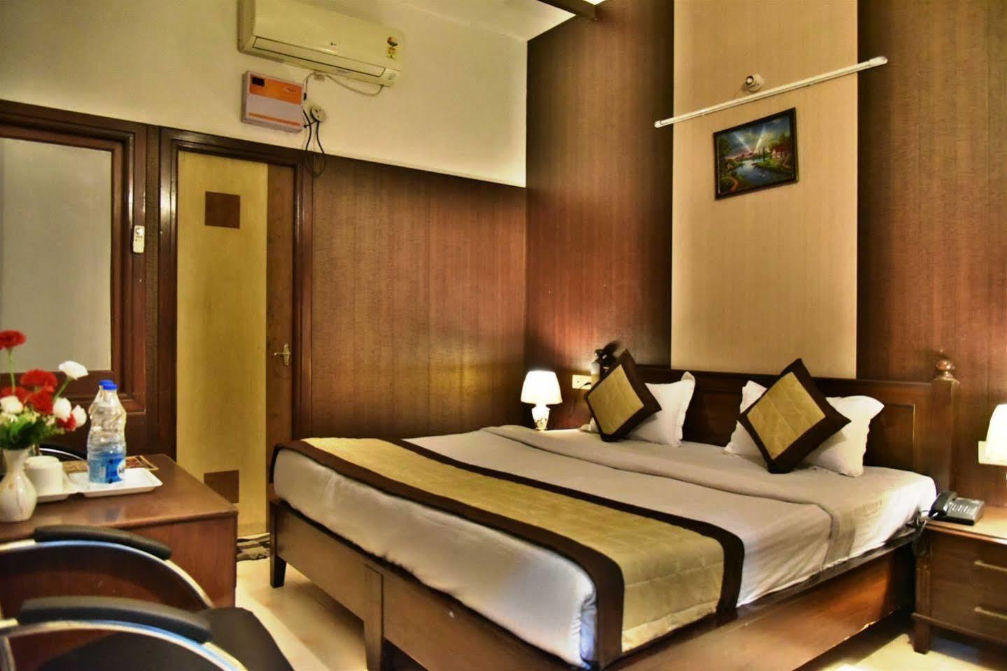 Hotel Hk Continental Amritsar Luaran gambar