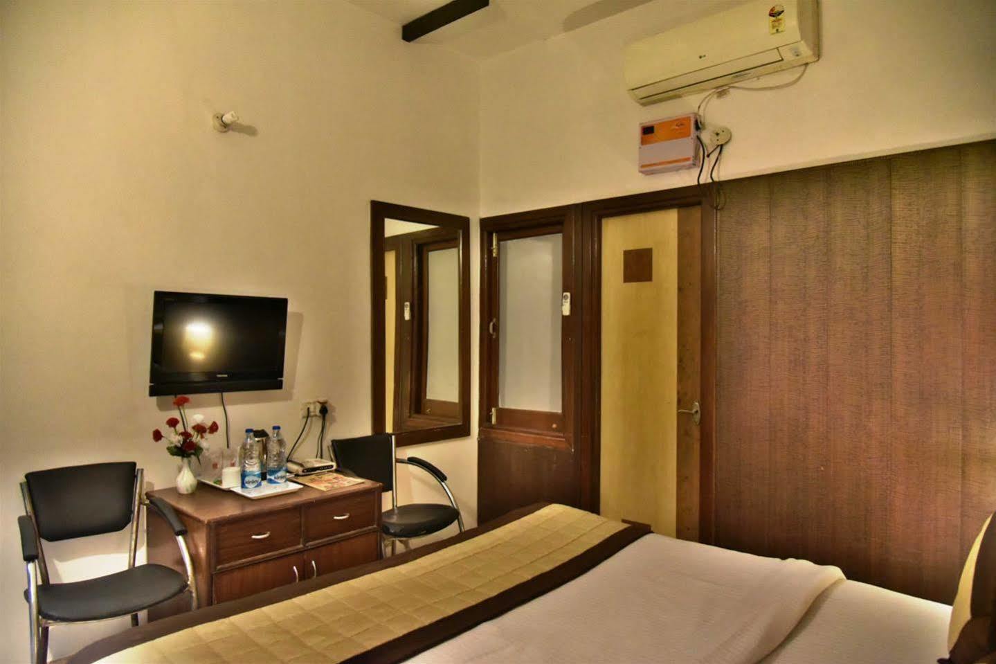 Hotel Hk Continental Amritsar Luaran gambar